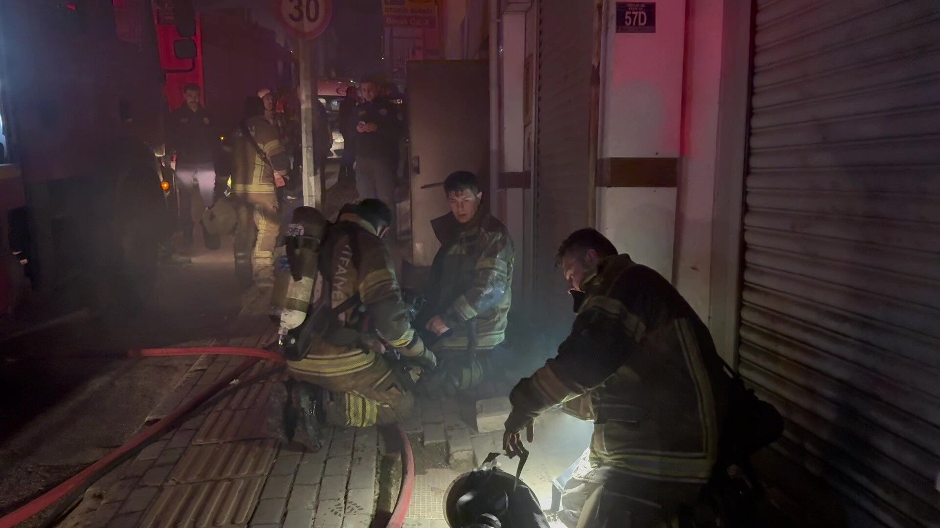 Bursa'da Bir Depoda Çıkan Yangın Itfaiye Ekiplerini Harekete Geçirdi (3)