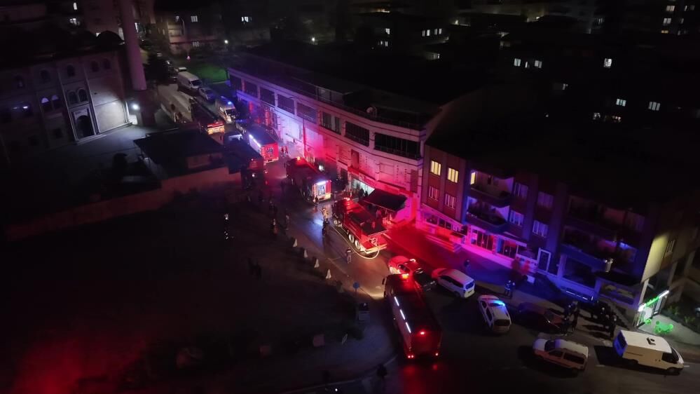 Bursa'da Bir Depoda Yangın Çıktı! (1)