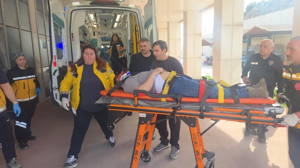 Bursa'da Çatıdan Düşen Işçi Ağır Yaralandı! (3)