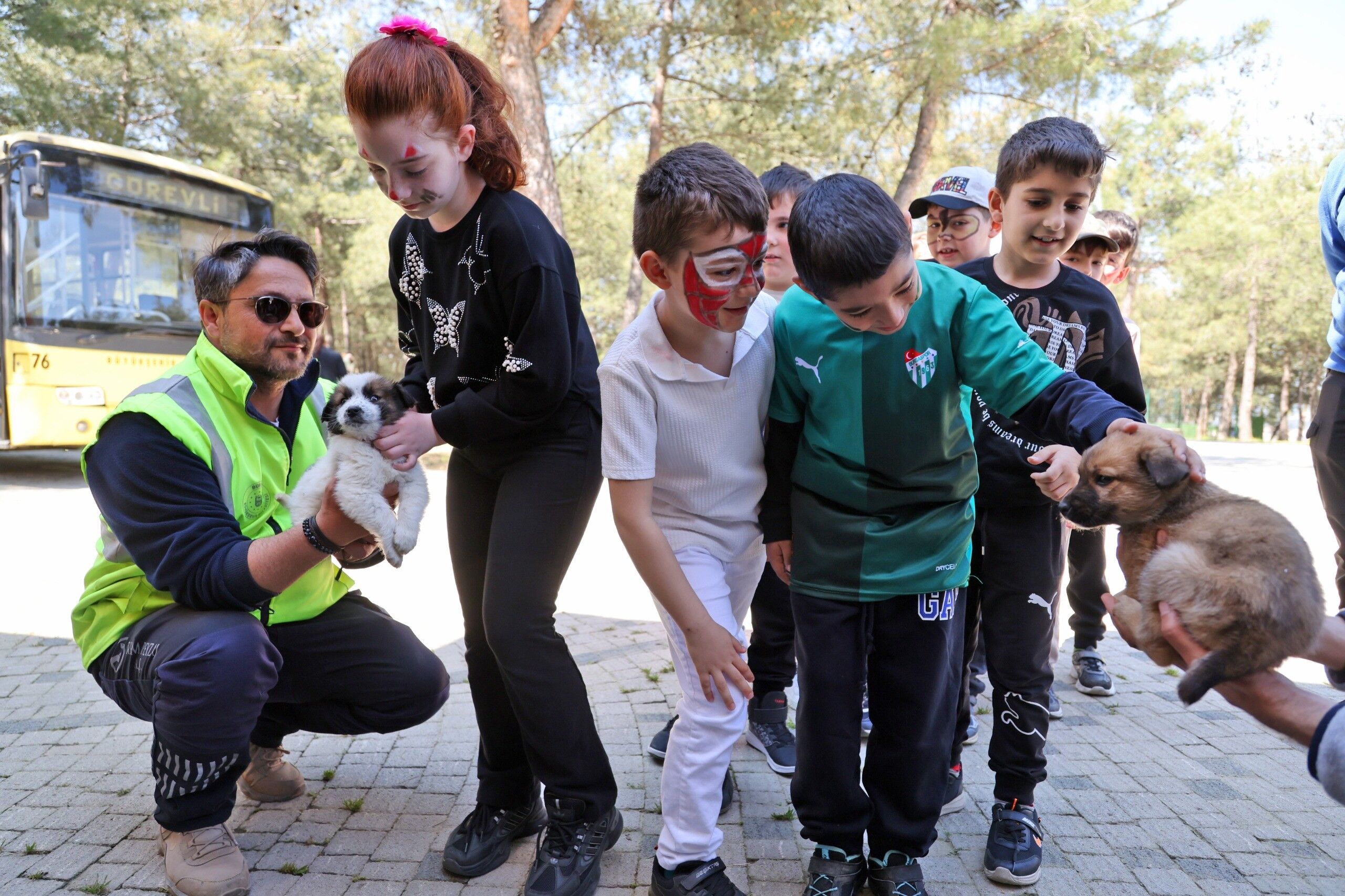Bursa'da Çocuklar Patili Dostlarla Buluştu (2)