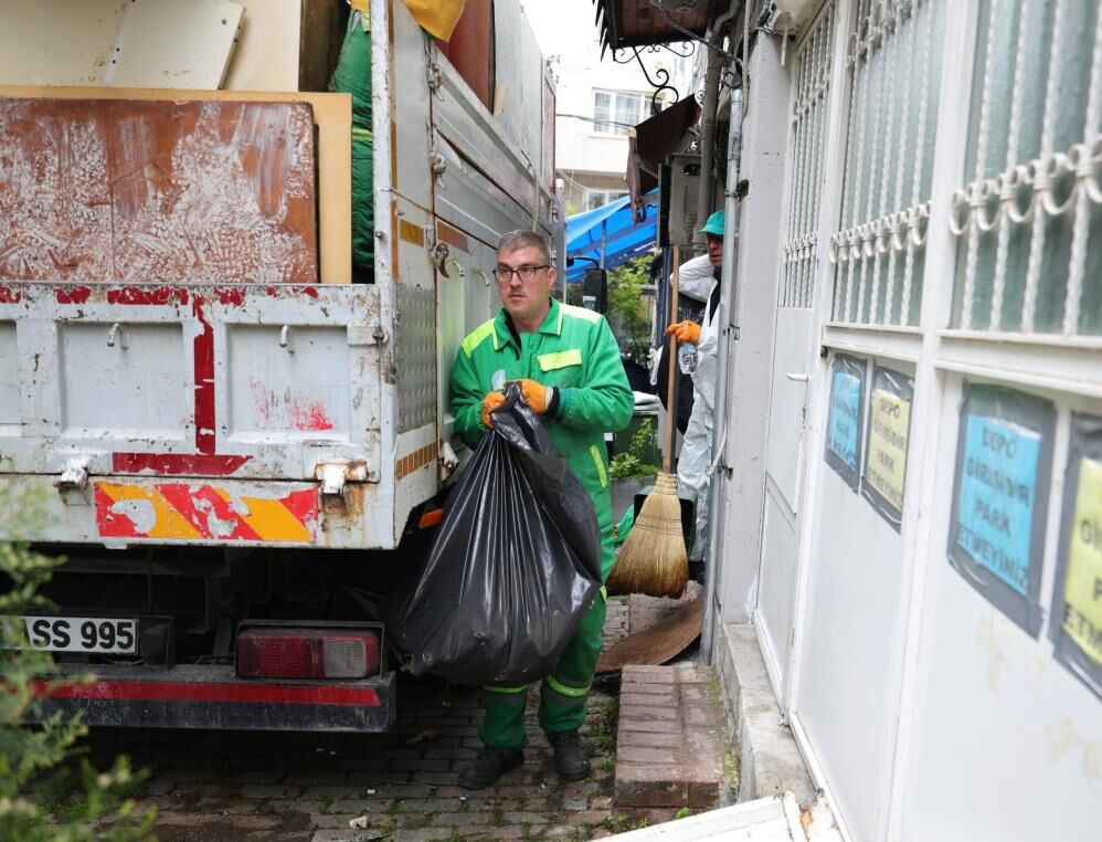 Bursa'da Çöp Ev Temizlendi Mahallesi Nefes Aldı! (2)