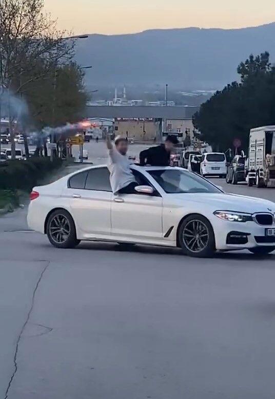 Bursa'da Düğün Konvoyu Tehlike Saçtı! (2)