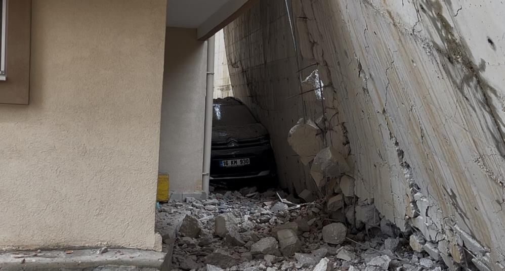 Bursa'da Istinat Duvarı Çöktü! (2)