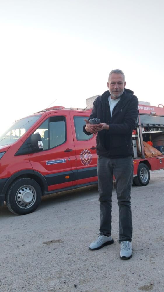 Bursa'da Köprü Altında Asılı Kalan Güvercinler İçin Ekipler Seferber Oldu! (2)