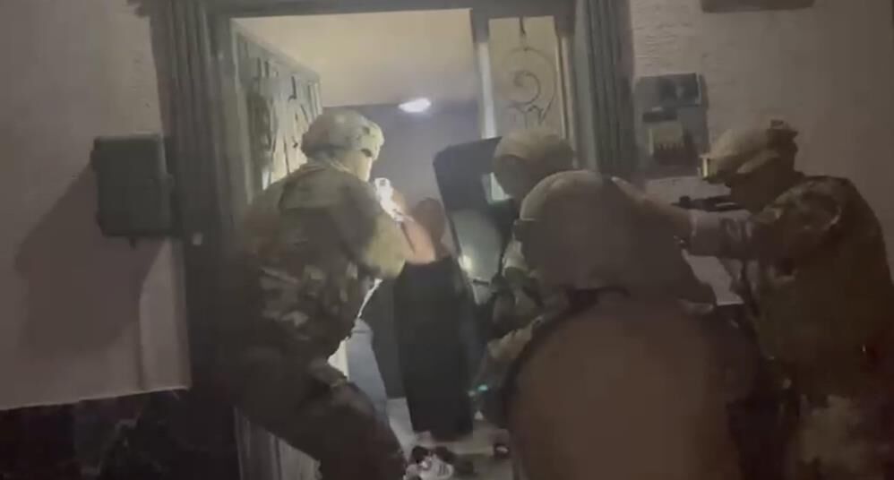 Bursa'da Kurye Kılığıyla Girdiler, Silahla Alıkoydular! (2)