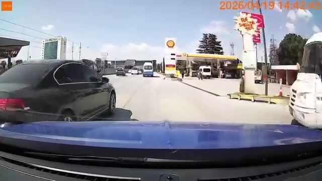 Bursa'da Makas Atan Sürücü Yürekleri Ağıza Getirdi! (3)