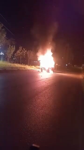 Bursa'da Otomobil Alevlere Teslim Oldu! (2)