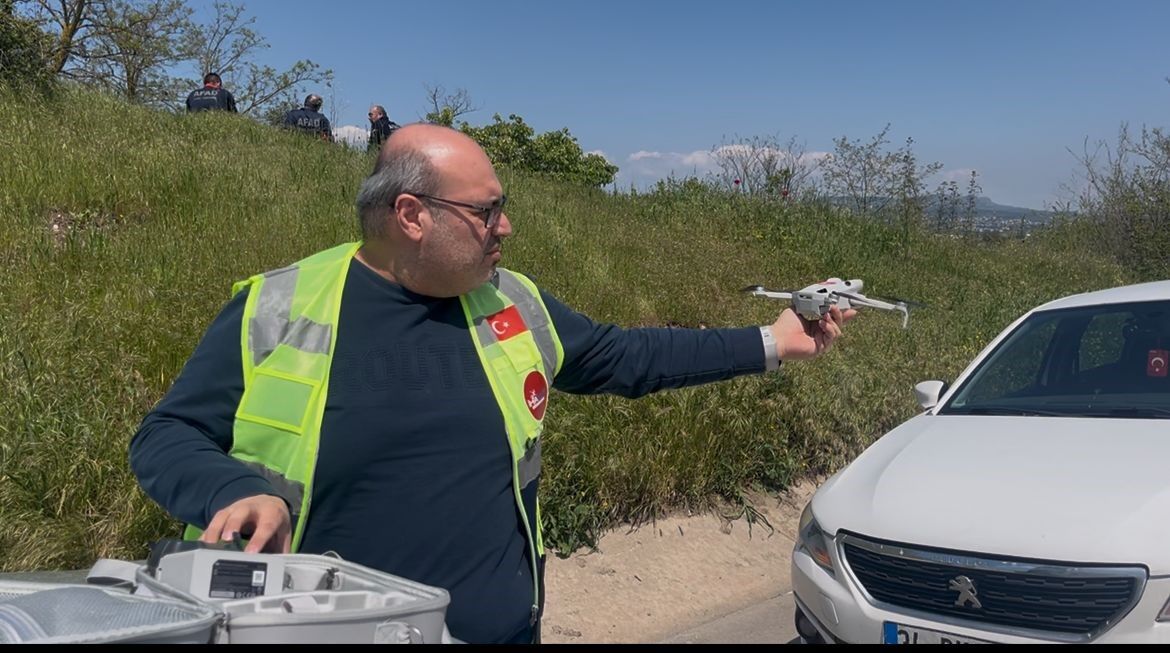 Bursa'da Otoyola 5 Yaşında Çocuk Bırakıldı Ihbarı Ekipleri Alarma Geçirdi (1)