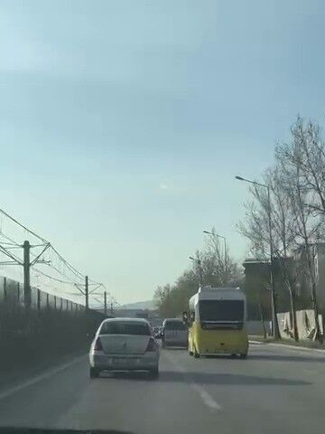 Bursa'da Peş Peşe Makas Atarak Trafiği Tehlikeye Düşürdü! (2)