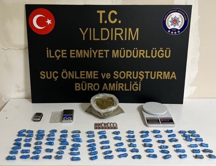 Bursa'da Saklanan Uyuşturucuları Polis Tek Tek Buldu! (1)