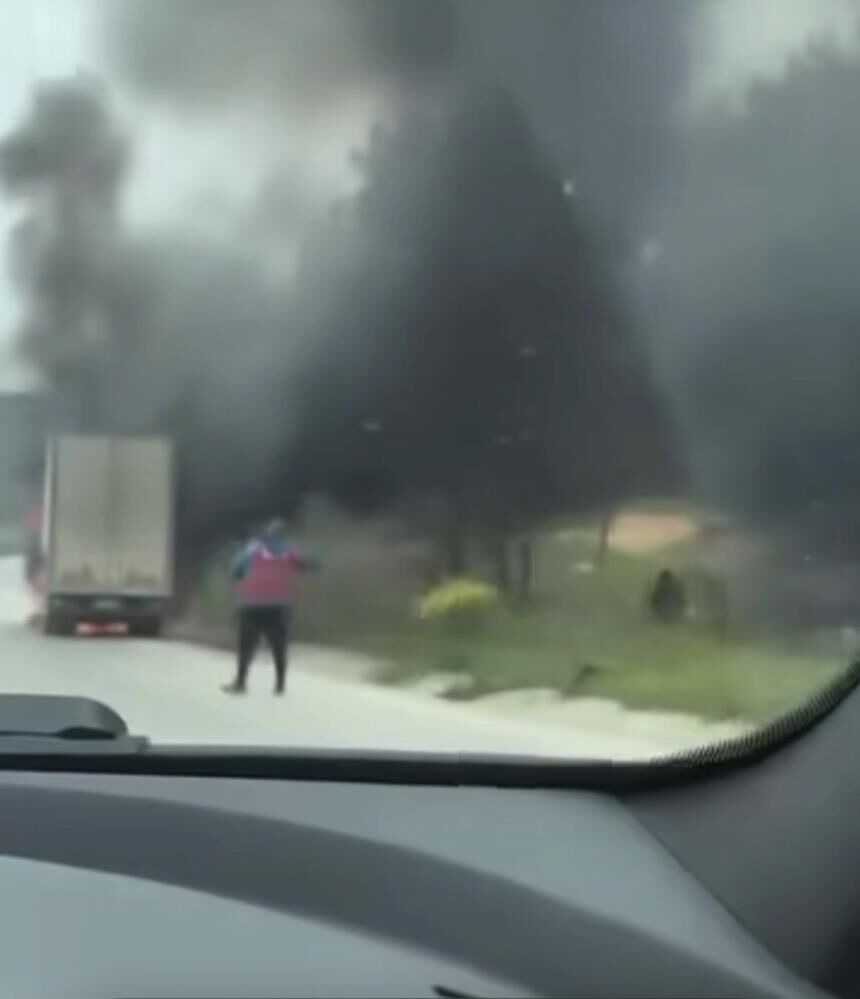 Bursa'da Seyir Halindeki Kamyon, Alev Alev Yandı! (2)