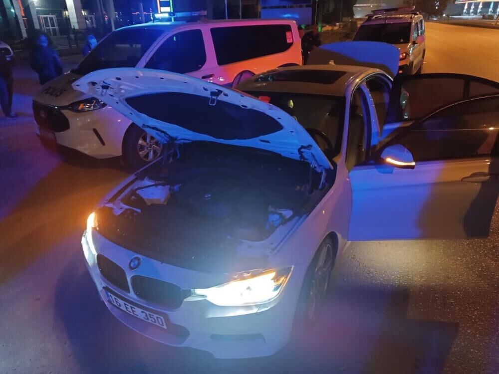 Bursa'da Silahlı Hesaplaşma! Aracın Önünü Kesip Ateş Açtı (5)