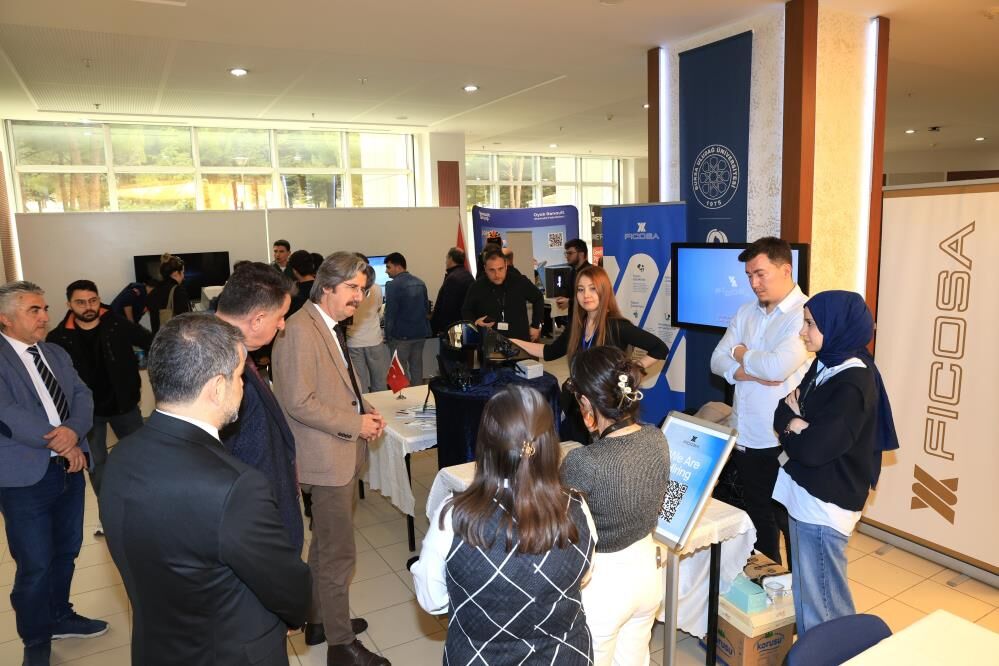 Bursa'da Teknoloji Fuarı’nda Sektör Temsilcileri Öğrencilerle Buluştu! (2)