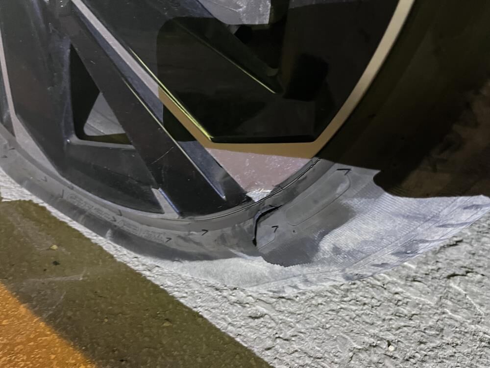 Bursa'da Üst Geçitten Kopan Demir Yola Düştü, Facia Kıl Payı Atlatıldı! (2)