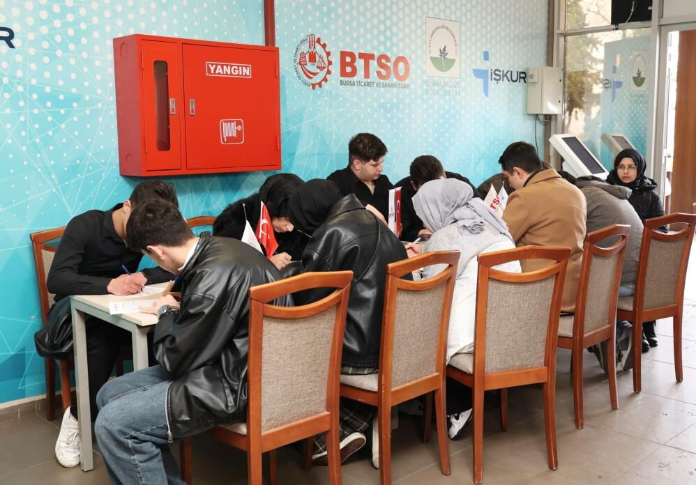 Bursa'da Vatandaşlar Istihdam Buluşmalarıyla Iş Sahibi Oluyor! (2)