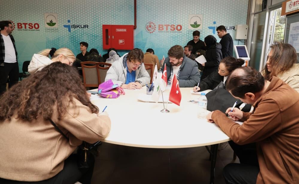 Bursa'da Vatandaşlar Istihdam Buluşmalarıyla Iş Sahibi Oluyor! (3)