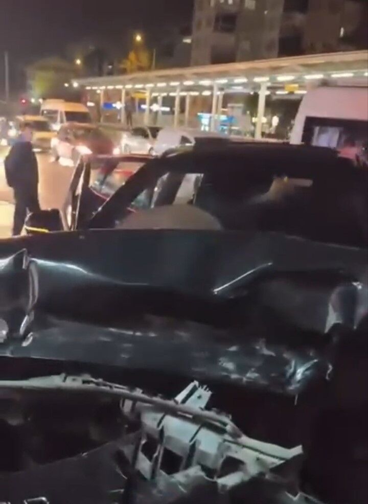 Bursa’da Zincirleme Kaza! 3 Araç Birbirine Girip Hurdaya Döndü (1)