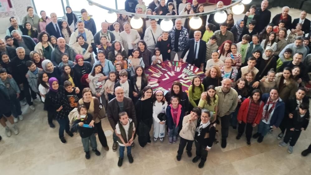 Bursa'daki Okulda Veliler Çocuklarıyla Sınava Girdi! (2)