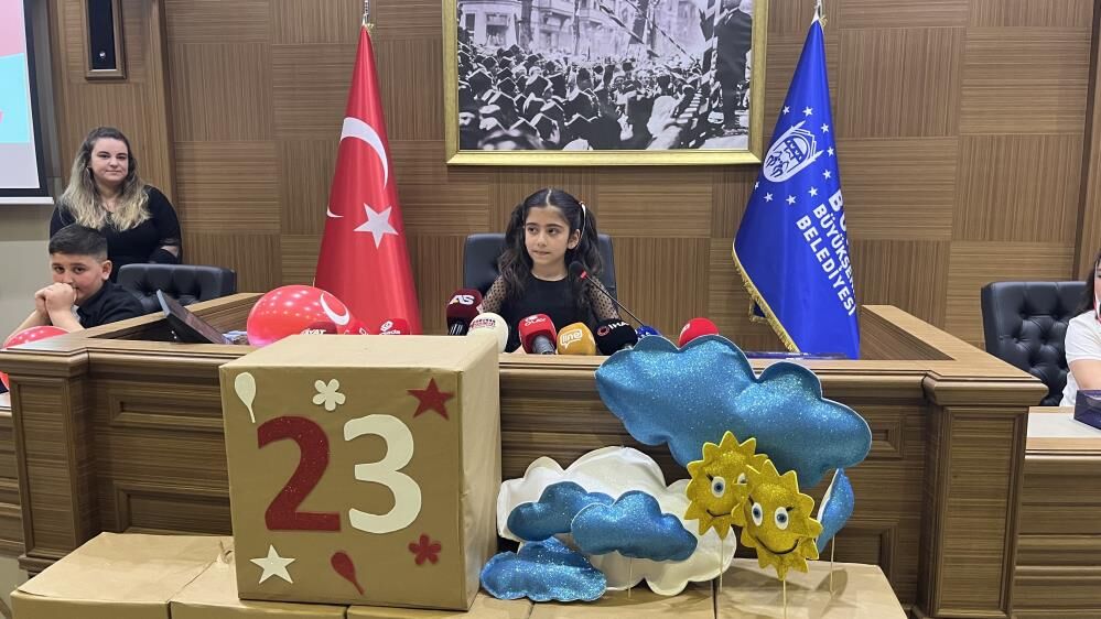 Bursalı Çocuklar Başkanlık Ve Meclis Üyeliği Koltuklarını Devraldı! (2)