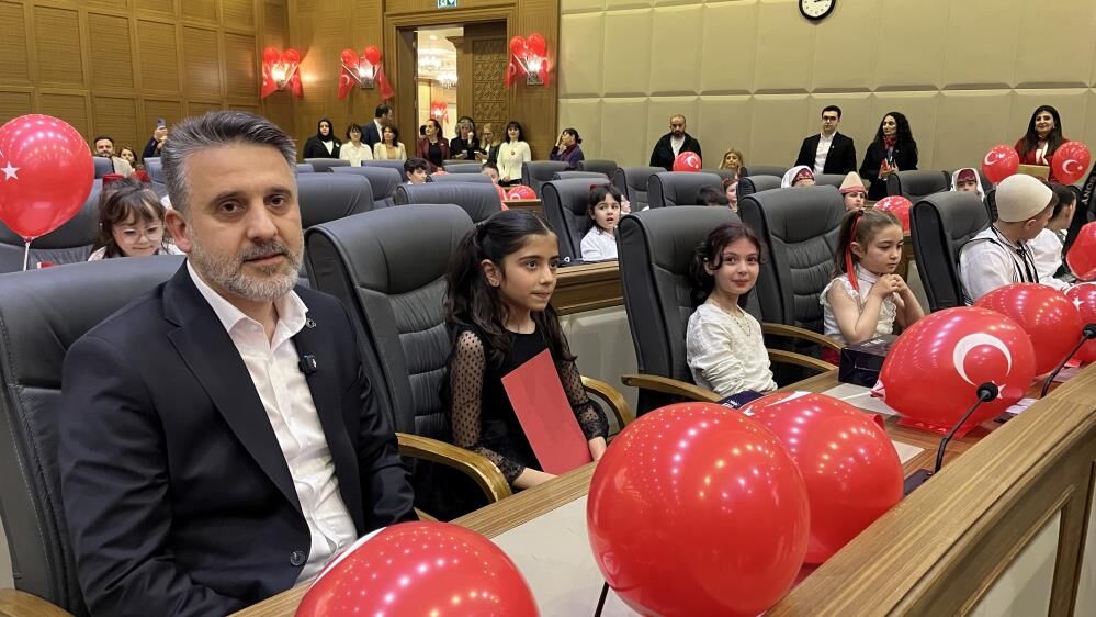 Bursalı Çocuklar Başkanlık Ve Meclis Üyeliği Koltuklarını Devraldı! (3)