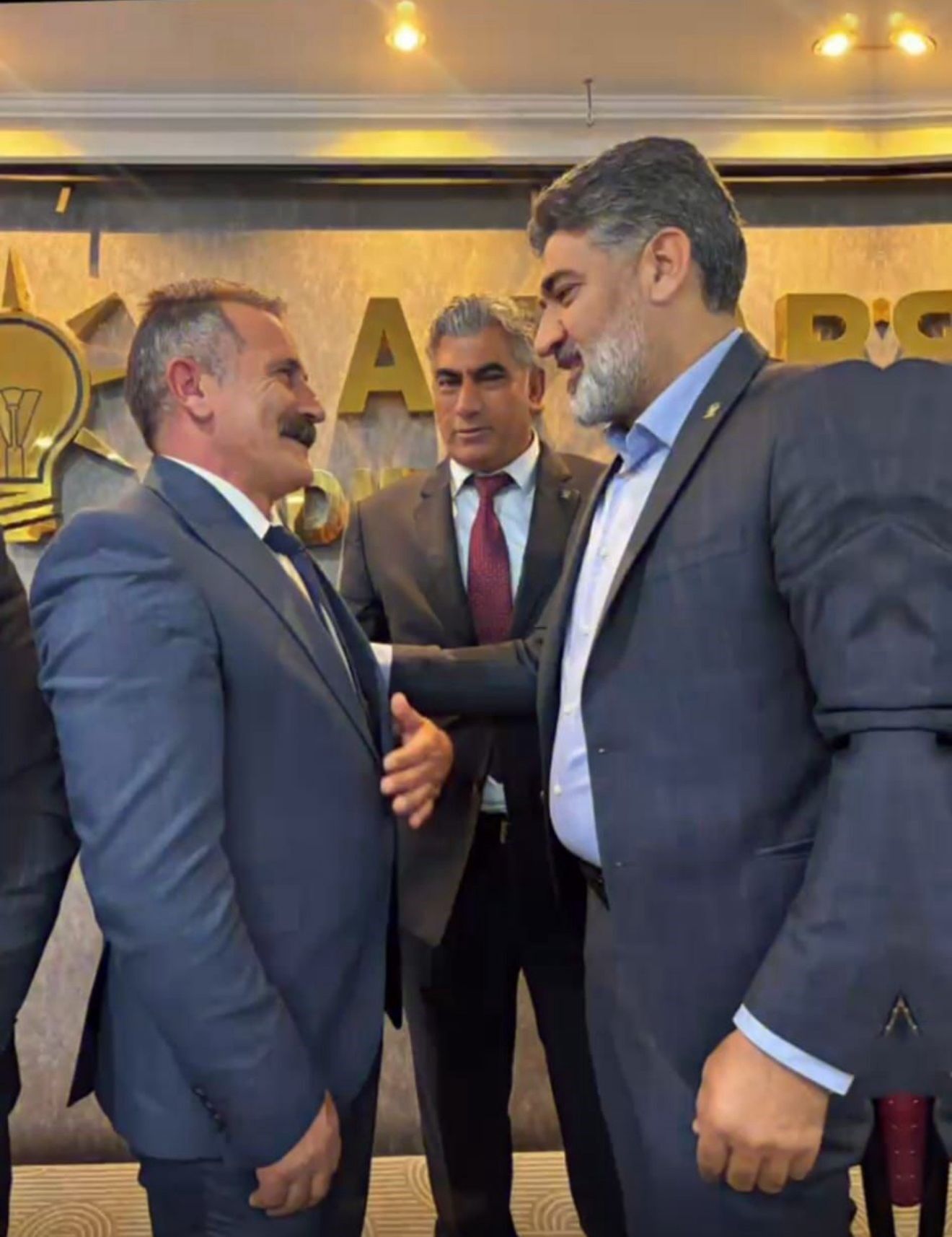 Dem Partili Meclis Üyesi Ak Parti’ye Katıldı (1)