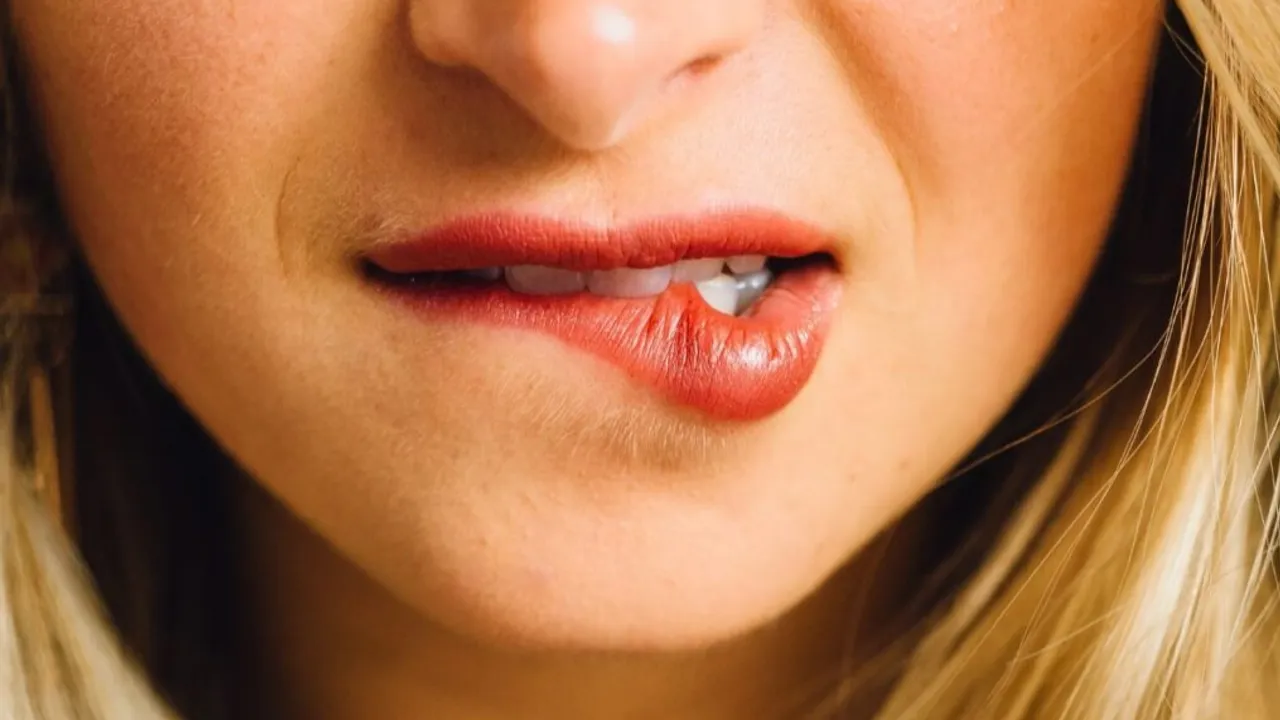 Dudak Yeme Takıntısı Nasıl Bırakılır Farkında Olmadan Yapılan Bu Alışkanlık Neden Oluşur Ve Kalıcı Olarak Nasıl Kontrol (1)