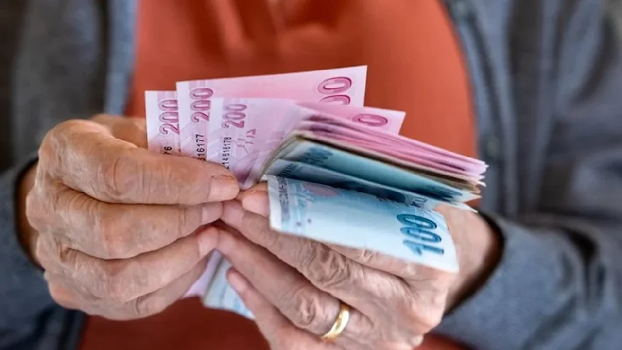 Emekli Maaşlarında Yeni Formül Gündemde! Ek Ödeme Yüzde 10’A Çıkarsa Aylıklara 1500 Lira Eklenebilir (2)