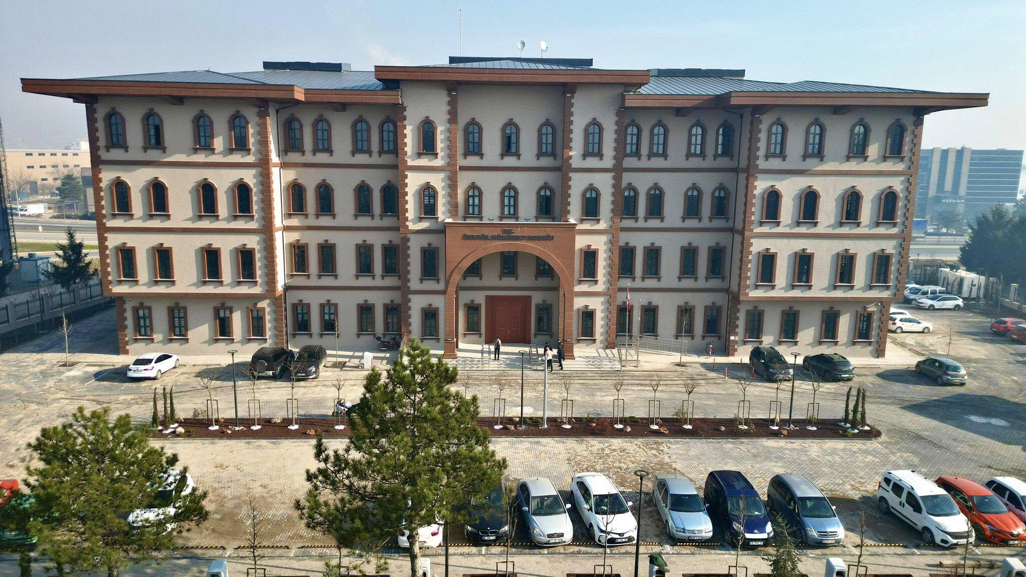 İnegöl İçi̇n Üç Çağin Kavşağinda Bi̇r Praksi̇s Çağrisi Gençgazete (3)