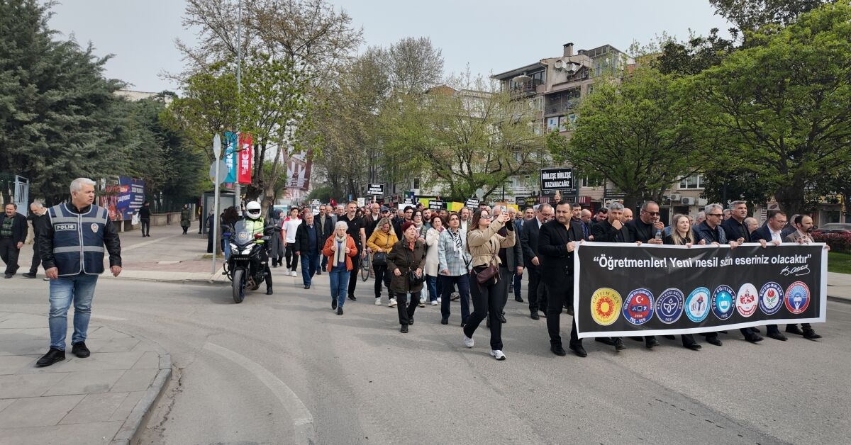 İnegöl'de Eğitimcilerden Dev Yürüyüş! 8 Sendika Tek Ses Oldu (1)
