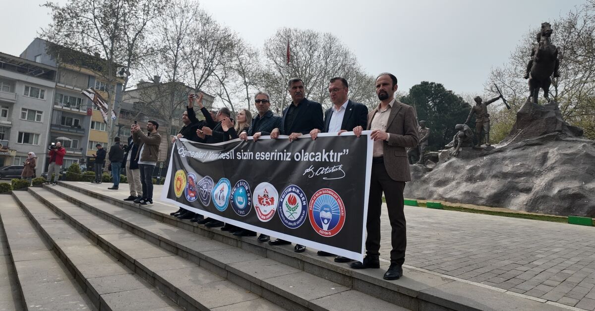 İnegöl'de Eğitimcilerden Dev Yürüyüş! 8 Sendika Tek Ses Oldu (5)