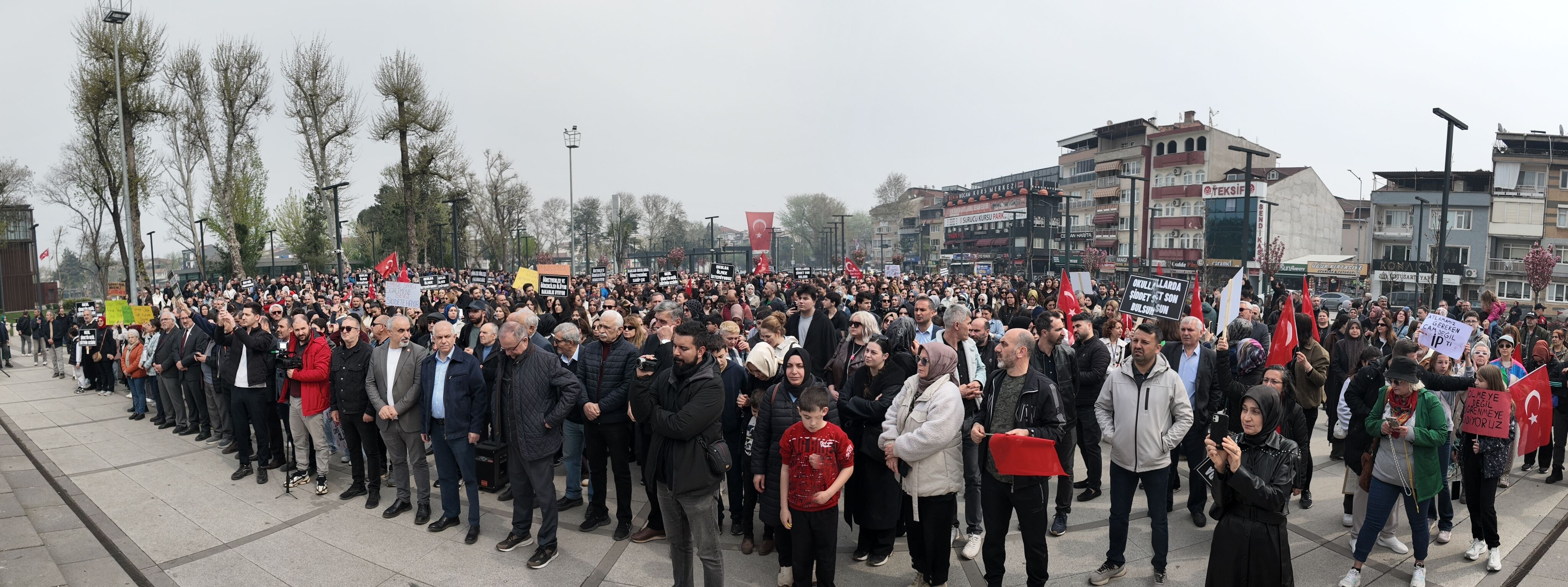 İnegöl'de Eğitimcilerden Dev Yürüyüş! 8 Sendika Tek Ses Oldu