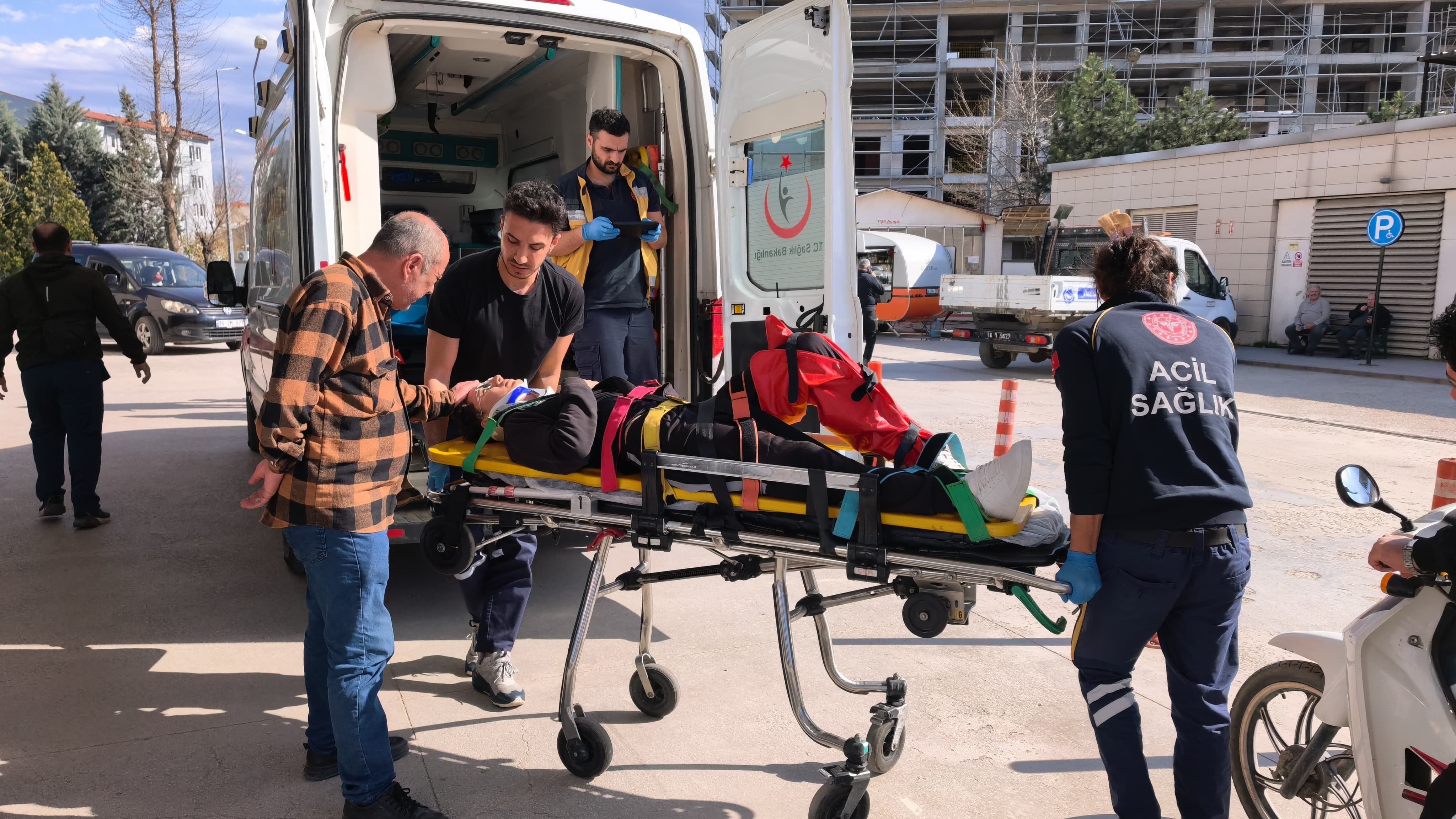 İnegöl’de Ehliyetsiz Sürücü Yayaya Çarpıp Kaçtı! Ceza Üstüne Ceza Yağdı (1)-2