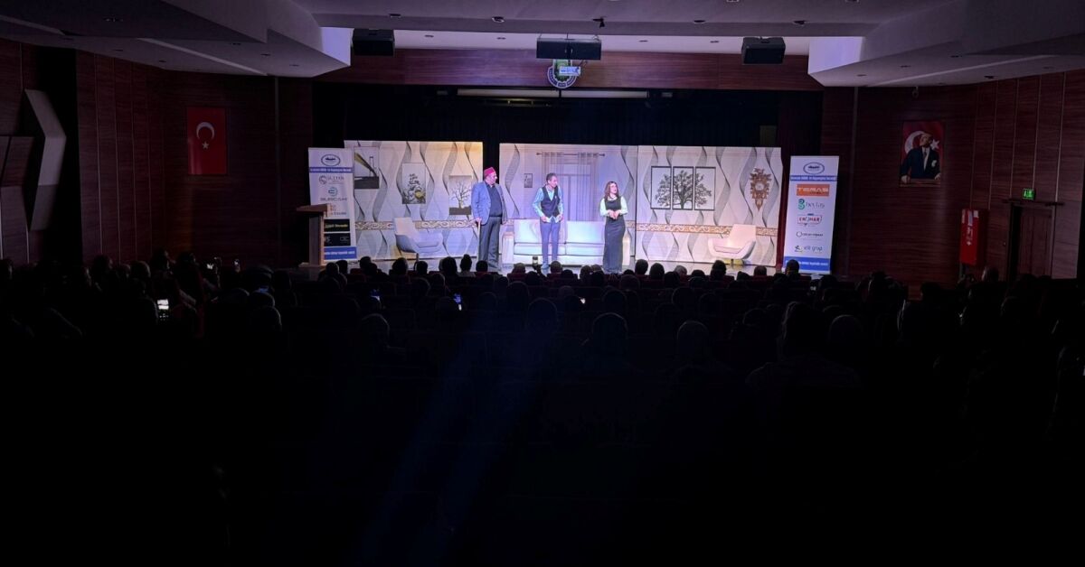 İnegöl’de “Kılıbık Hayrullah” Yoğun İlgi Gördü Salon Doldu Taştı (2)