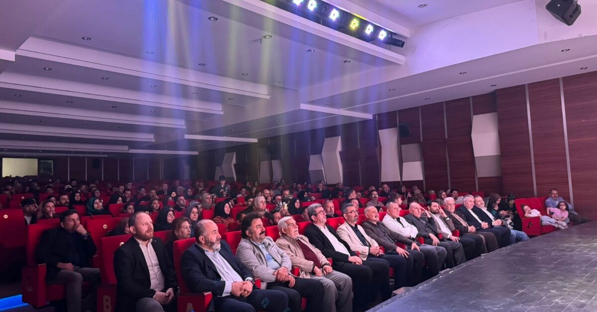 İnegöl’de “Kılıbık Hayrullah” Yoğun İlgi Gördü Salon Doldu Taştı (5)