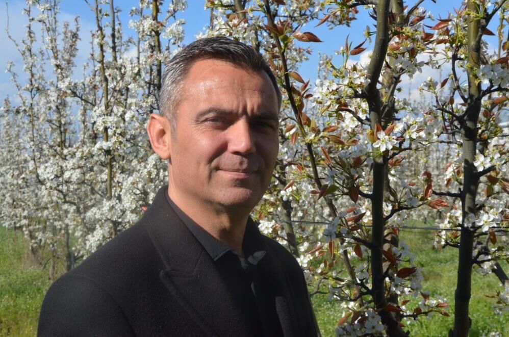 İnegöl’de Meyve Bahçeleri Beyaza Büründü! (2)