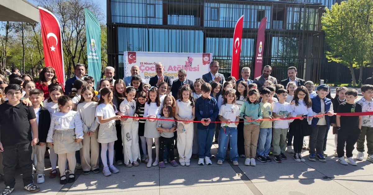 İnegöl’de Minik Ressamlardan 23 Nisan Sergisi Yürekleri Küçük Eserleri Büyük (5)