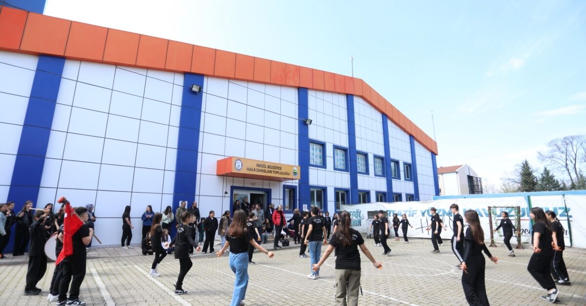 İnegöl'de Şampiyon Halk Dansları Ekibine Tebrik Ziyareti (2)