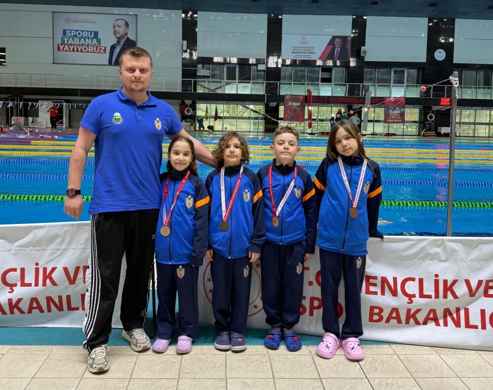 İnegöllü Minik Yüzücülerden Gururlandıran Büyük Başarı! (2)