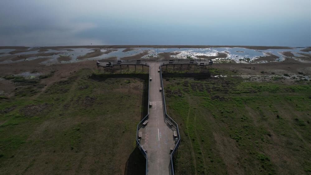 İskele Karada Kaldı! İznik Gölü'nde Su Çekilmesi Alarm Veriyor (1)