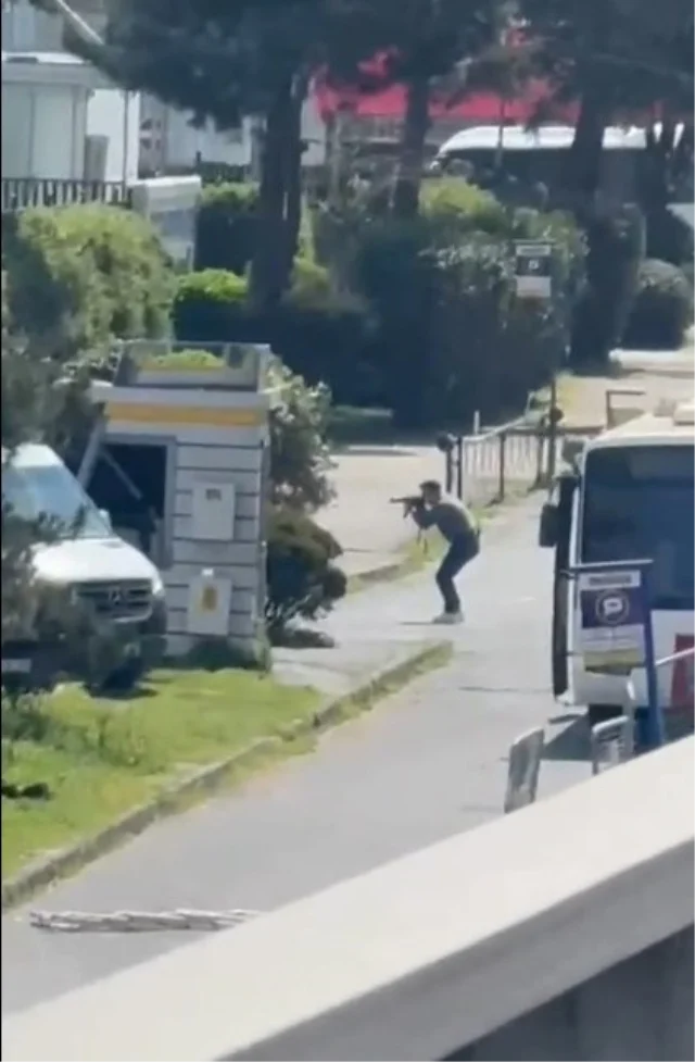 İstanbul'da İsrail Konsolosluğu Önünde Çatışma! 3 Saldırgan Etkisiz Hale Getirildi (3)