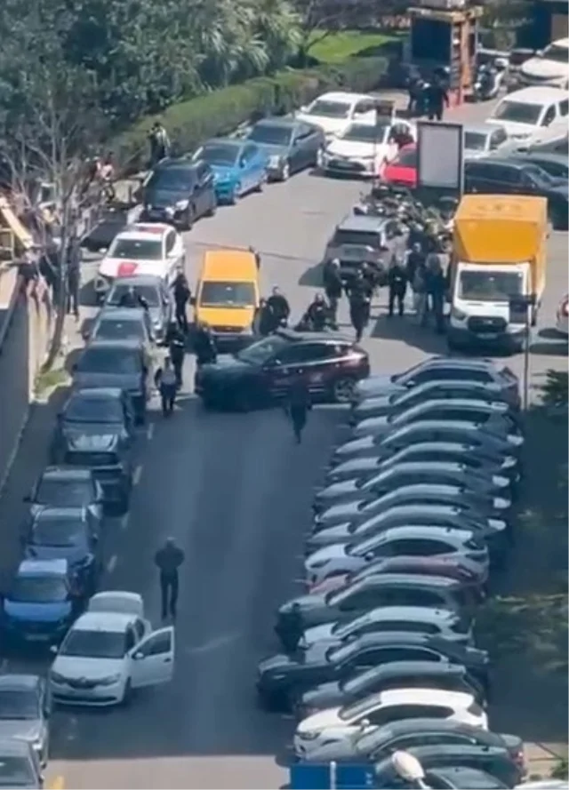 İstanbul'da İsrail Konsolosluğu Önünde Çatışma! 3 Saldırgan Etkisiz Hale Getirildi (4)