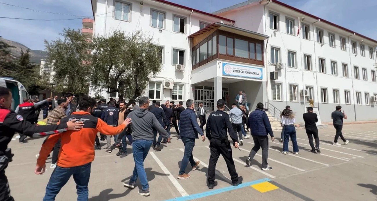 Kahramanmaraş'ta Ayla Öğretmenin Öğrencilerini Korumaya Çalışırken Vurulduğu Ortaya Çıktı! (2)