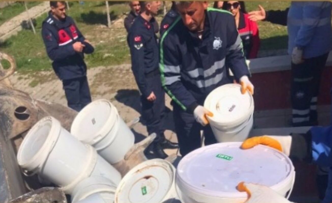 Kamyondaki 4 Ton Kaçak Gıda Ürünü Imha Edildi (2)