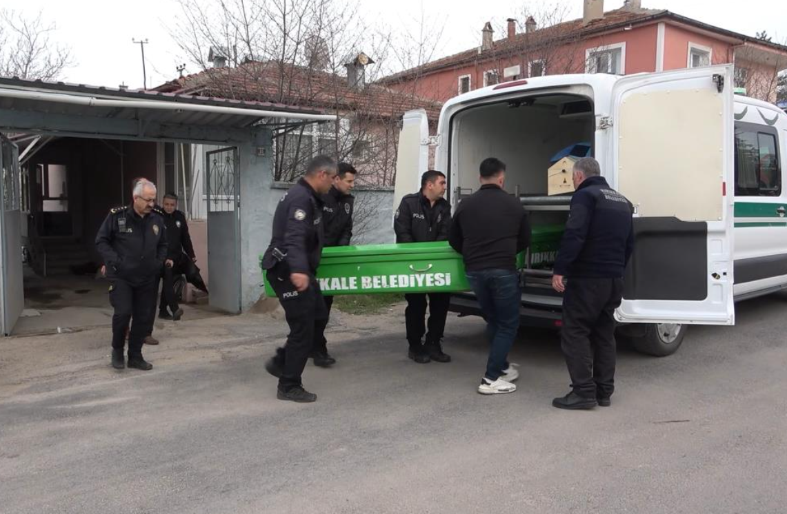 Kan Donduran Cinayet! İki Kardeş Bir Oldu, Babalarını Bıçak Ve Baltayla Öldürdü (1)