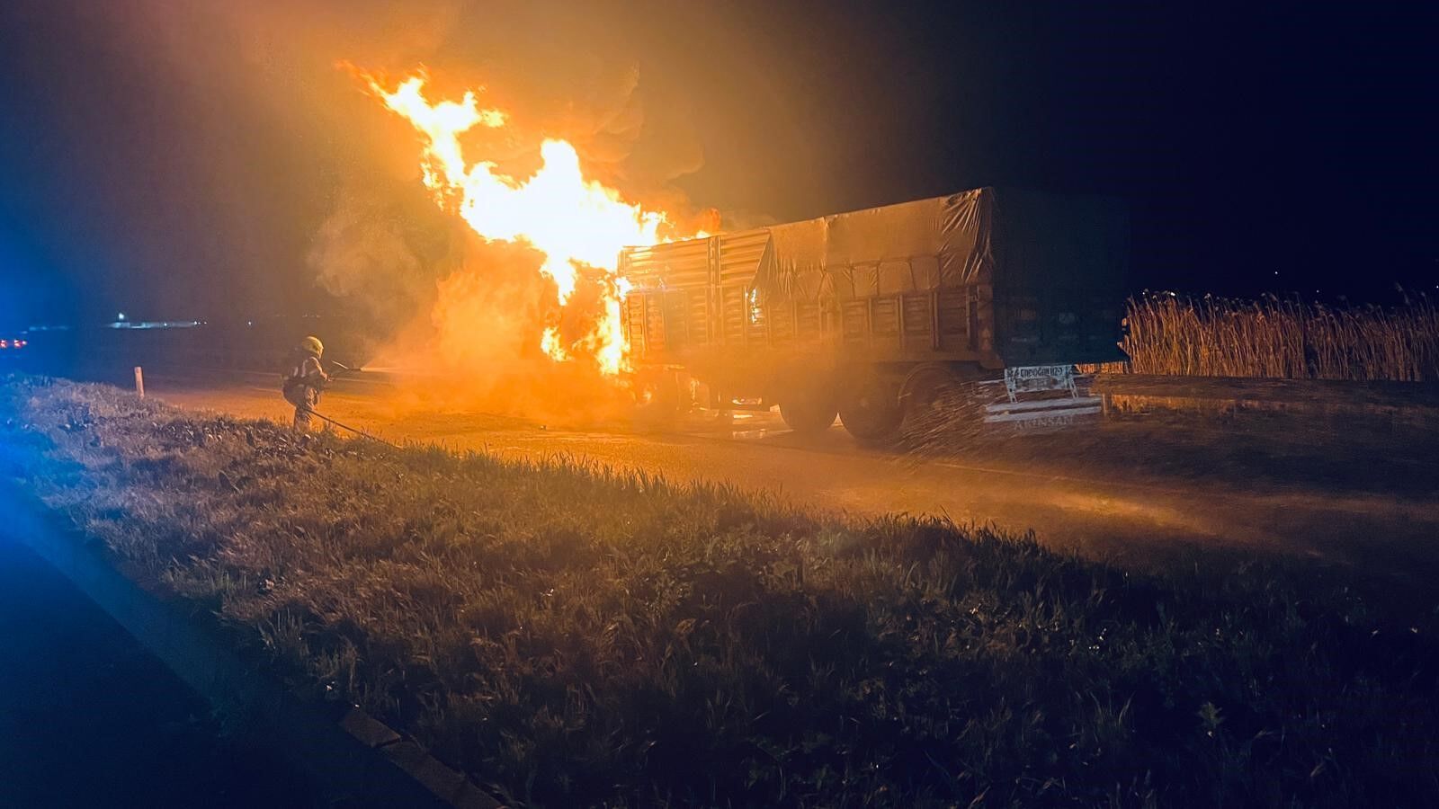 Karacabey’de Tır Yangını! Bursa Yolu Trafiğe Kapandı (1)-1