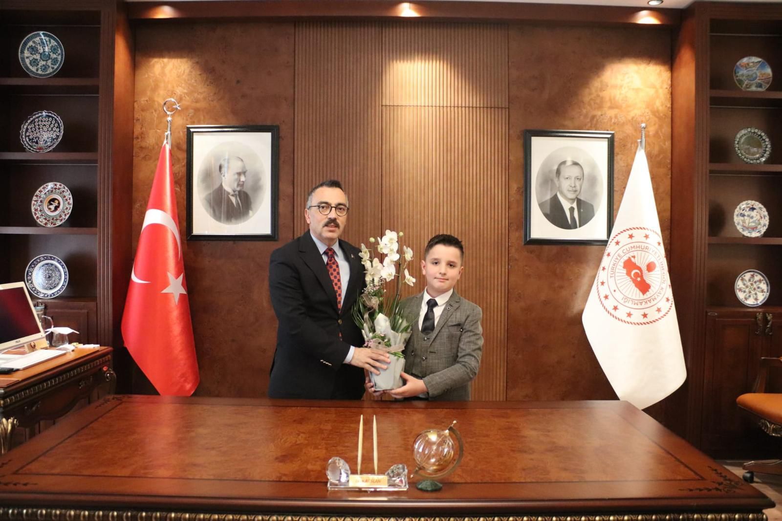 Kaymakam Arslan Koltuğunu Minik Aras Ali’ye Devretti (1)