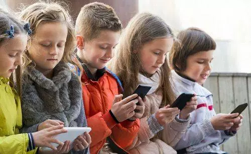 Okul Saldırıları Sonrası Yeni Dönem! Çocuklara Özel Hat Geliyor, İnternete Sınır Kapıda-1