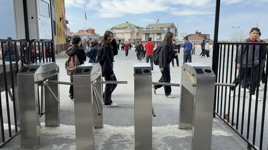Okullarda Üst Düzey Güvenlik! Öğrenci Okula Girdiğinde Aileye Fotoğraflı Bildirim (3)