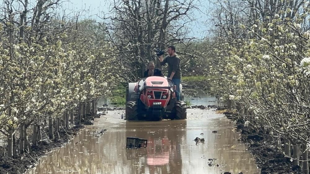 Şeftali Ve Armut Bahçesi Su Altında! (1)