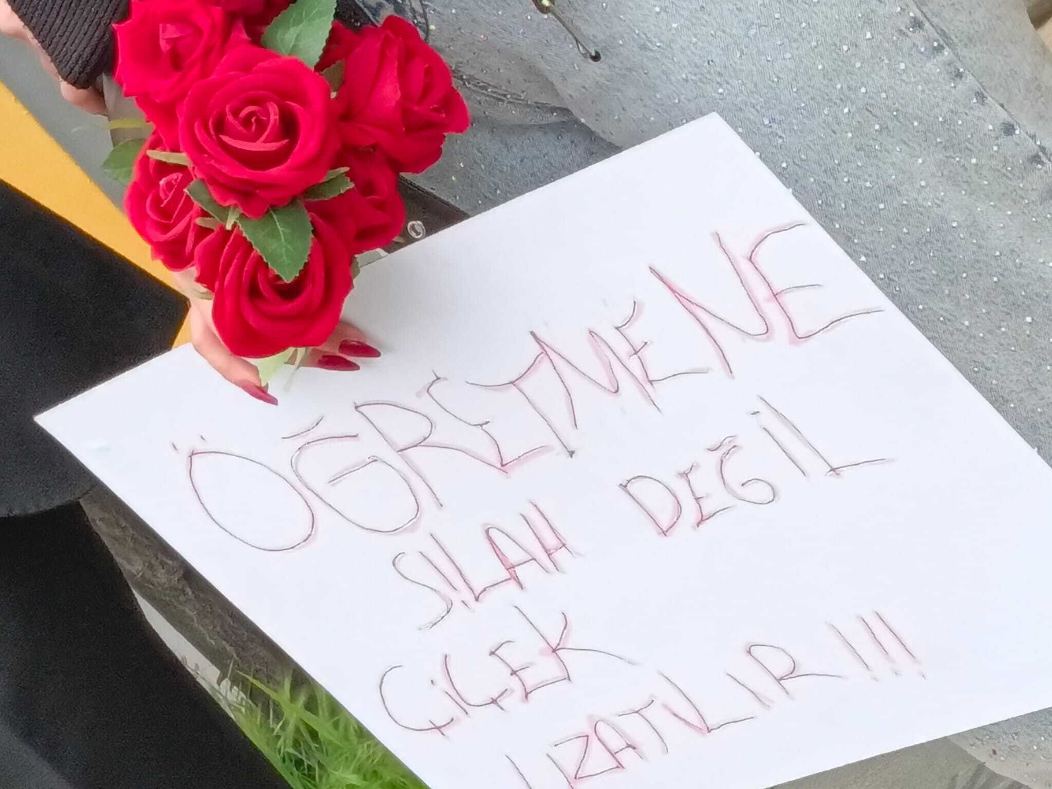 “Silah Değil, Çiçek Uzatılır” (3)